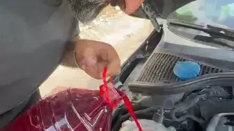 Oto tamircisi yolda kaldığında şalgam suyunu motor suyu olarak kullandı