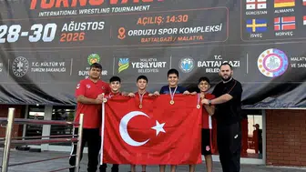 Yunusemre’nin güreşçileri uluslararası arenada başarıya imza attı