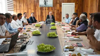Denizli'de üzüm üreticileriyle sektörel sorunlar masaya yatırıldı