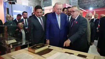 Cumhurbaşkanı Erdoğan, cilt sanatı sergisinin açılışında sanatseverlerle buluştu