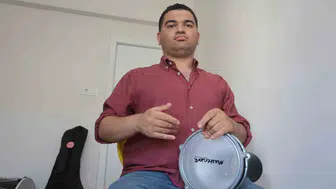 Okuma yazma öğrenemez denilen otizmli genç müzikle hayallerine koşuyor