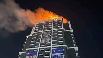 Ankara'da binanın çatısında başlayan yangın korkuttu