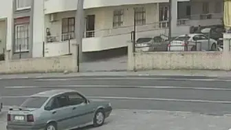 Hatay'da geri manevra yapan otomobil, 4 yaşındaki çocuğu ezdi
