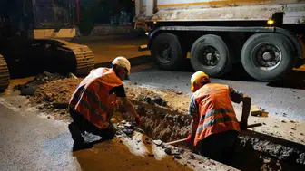 Menteşe'de gece çalışan MUSKİ ekipleri su hattı yenilimi yapıyor