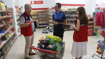Nazilli'de marketlerde sağlıklı gıda denetimi yapıldı