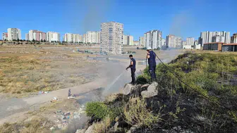 Yangının ortasında salça kaynatan kadın dikkat çekti