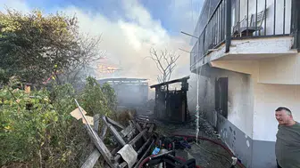 Bolu'da çıkan yangın, 3 evi tehdit etti