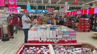 Okul alışverişi heyecanı: Veliler kırtasiye ürünleri için marketlere akın etti