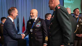 Almanya'nın genelkurmay başkanı breuer, nato askeri komite başkanlığına seçildi