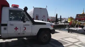 Silivri açıklarındaki gemi kazasında kaybolan personelin aileleri sahilde bekliyor
