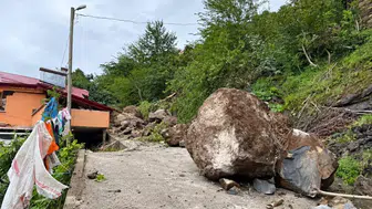 Yemekteyken yaşanan heyelan ailenin hayatını kurtardı