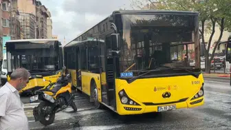 İstanbul'da İETT otobüsü kazası: Yola dökülen yağ trafikte sorun yarattı