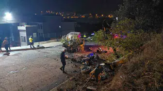 Karabük'te işçi servisi elektrik direğine çarptı: 6 yaralı