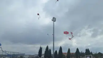 Bilecik’te çocuklar barış için uçurtmalarını havalandırdı