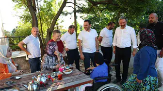 Başiskele'de vatandaşlarla keyifli buluşmalar: Başkan Özlü hasta ve yaşlıları ziyaret etti