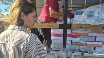Altıntaş'ta öğrencilerin ders kitapları dağıtım süreci başladı