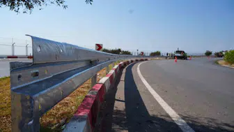 Kepez'de sürücü güvenliği için oto korkuluk uygulaması başladı