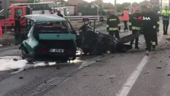 Hafif ticari araç Tofaş otomobili ikiye böldü: 2 yaralı