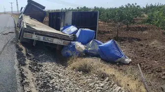Siirt'te jeneratör taşıyan tır yan yattı ve jeneratör alev aldı
