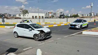 Adıyaman’da iki otomobil çarpıştı: 3 yaralı