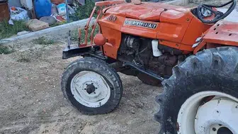 Altınözü'nde devrilen traktörün altında kalan 3 kişi yaralandı