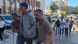 Okul çevresinde pompalı tüfekle yakalanan şüpheliler adliyeye sevk edildi