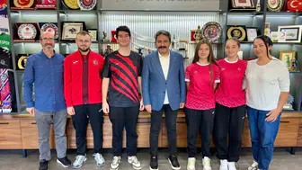 İşitme engelli milli badmintoncu Beren Su Ulus Avrupa ikincisi oldu