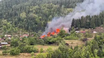 Kastamonu İnebolu'da çıkan yangın dört evi etkisi altına aldı