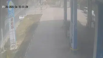 Söke’de otomobilin akaryakıt istasyonuna çarpma anı görüntülendi