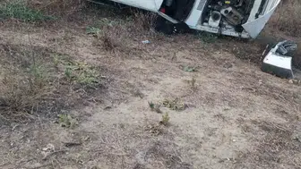 Antalya'da kaza: Şarampole yuvarlanan otomobilin sürücüsü hastaneye kaldırıldı