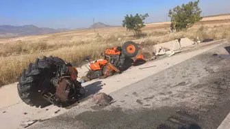 Karaman'da kamyonet ve traktör çarpıştı: Yaralılar hastaneye kaldırıldı