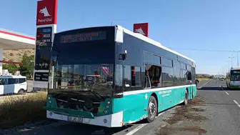 Kayseri'de minibüs otobüse çarptı: güvelik kameraları kazanın anını kaydetti