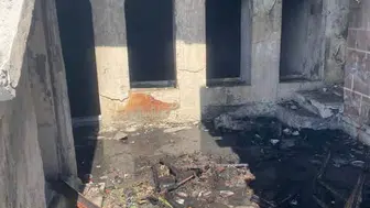 Antakya'daki metruk bina yangınına hızlı müdahale: Kontrol altına alındı
