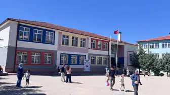 Minik öğrencilere yeni eğitim yılı heyecanı: Sivrihisar'da ders başı yapıldı