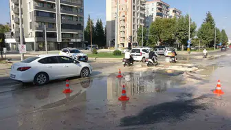 Adıyaman'da su hattı patladı, yol kullanılmaz hale geldi