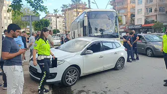 Antalya'da otobüs ile otomobil çarpıştı: İki yaralı