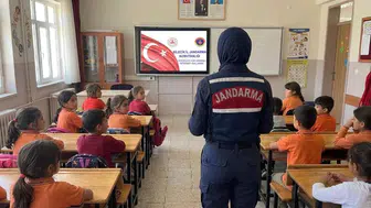 Jandarma, öğrencilere güvenli internet kullanımı hakkında uyarıda bulundu
