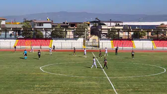 Söke 1970 SK, Gaziemirspor'u 2-0 geçerek galibiyeti kutladı