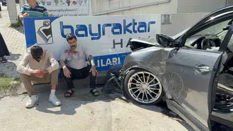 Samsun'da kaza sonrası duvara çarpan araçta 3 yaralı