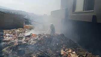 İskenderun'da inşaatta çıkan çöp yangını kısa sürede kontrol altına alındı