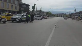 İnegöl'de taksi ile otomobil çarpıştı, 2 kişi yaralandı
