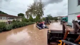 Sakarya’da selde mahsur kalan 4 kişi kurtarıldı