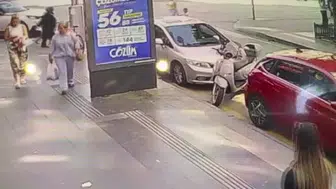 Samsun’da yaşlı kadın ve torununa otomobil çarptı: kaza anı güvenlik kamerasında