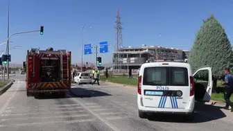 Karaman'da seyir halindeki otomobilde yangın paniği: 5 kişi kurtarıldı