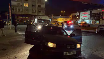 Dur ihtarına uymayan sürücü kaza yaparak yakalandı: 2 yaralı