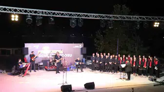 104. kurtuluş yılındaki konserle gençlik korosu coşkuyu artırdı