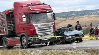 Yozgat'ta feci kaza: Tır ile otomobil çarpıştı, 1 ölü, 2 yaralı