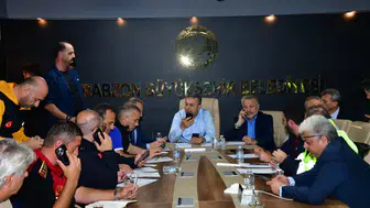 Trabzon'da akşam saatlerinde metrekareye 50 kilogram yağış düştü