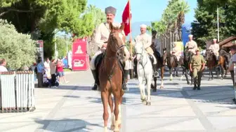 İzmir kurtuluş coşkusunu havada ve karada kutladı