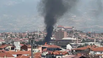 Denizli'de palet fabrikasında yangın: itfaiye ekipleri mücadeleye devam ediyor